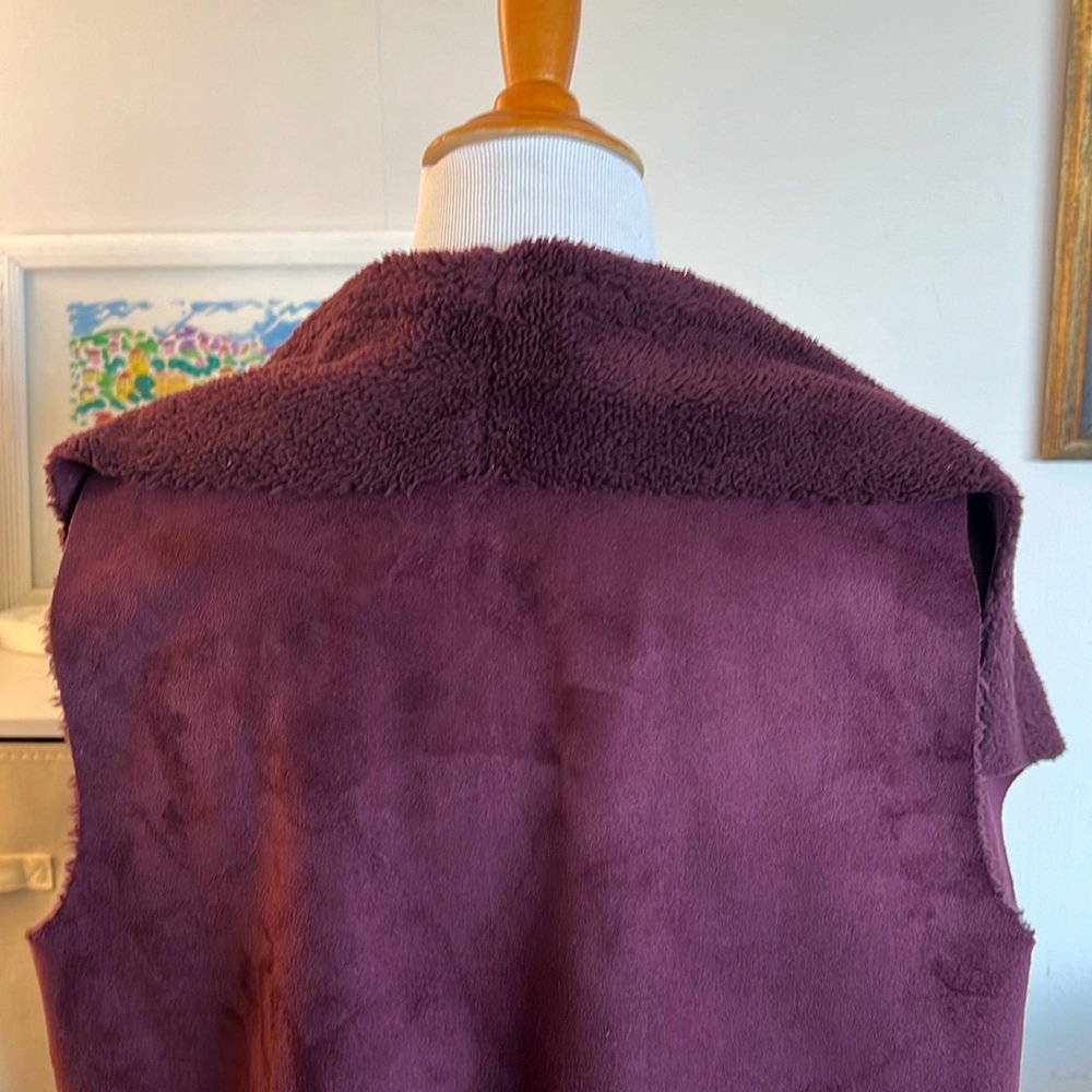 Faux Shearling and Faux Suede XL Burgandy Vest. EUC! Nordstrom Rack - Picture 6 of 13